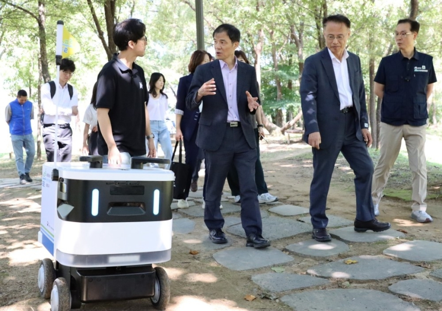  양평 두물머리에 AI 자율주행로봇 배치…환경 순찰 본격화