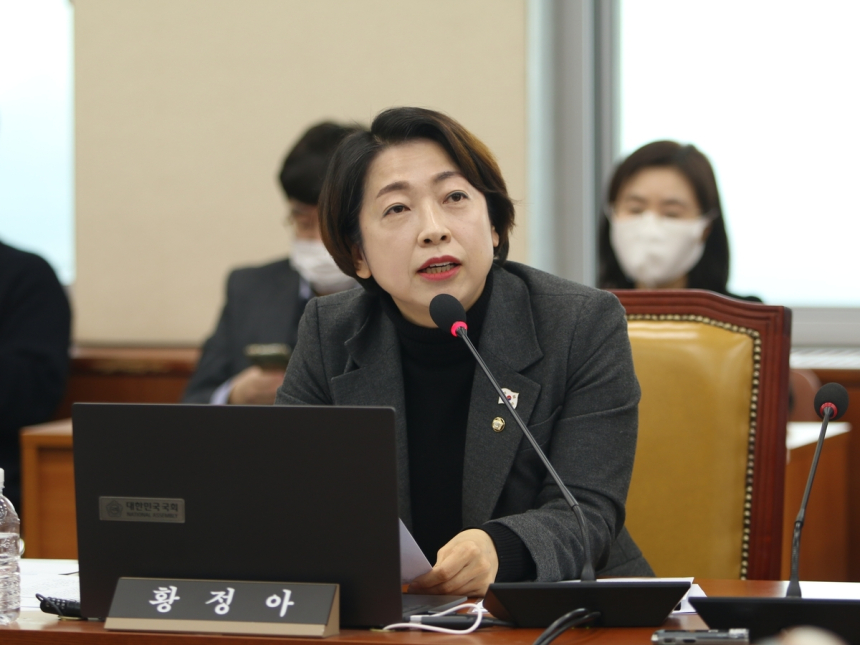  R&D 예산 삭감 직격탄…연구자 실직자 2만8천 명 돌파, 30대 이하 청년층 ‘직격탄’