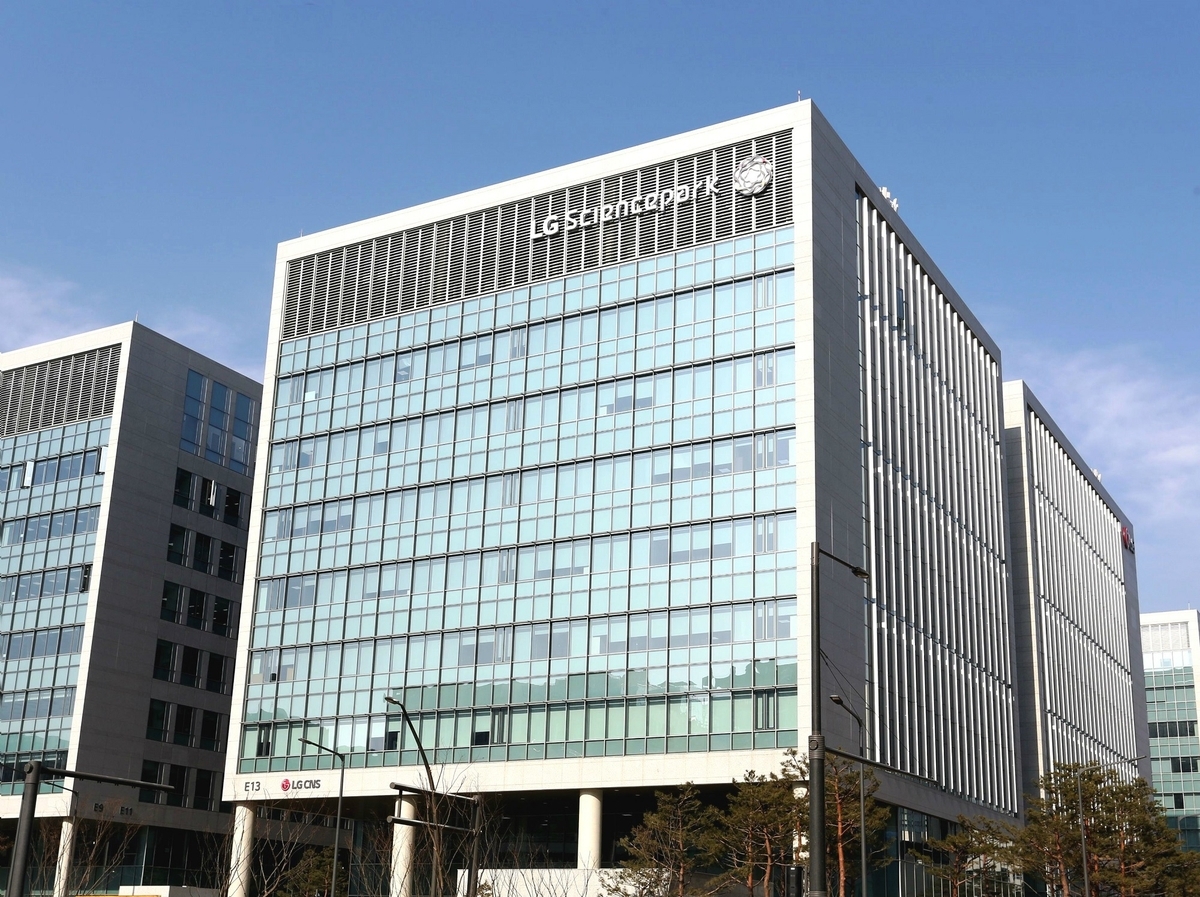LG CNS, KAIST와 손잡고 AI 인재 확보…신입 채용도 확대