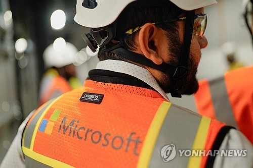 美, H-1B 수수료 10만 달러 인상… IT 업계 '비자 긴급경보'