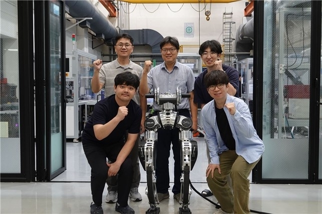 KAIST, 휴머노이드 하체 로봇 독자 개발…외산 부품 없이 달린다