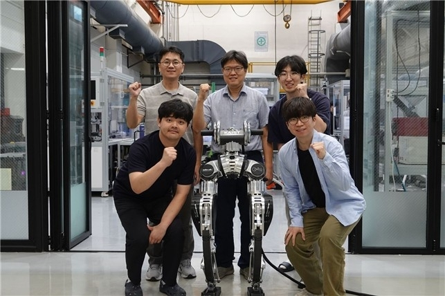  KAIST, 휴머노이드 하체 로봇 독자 개발…외산 부품 없이 달린다