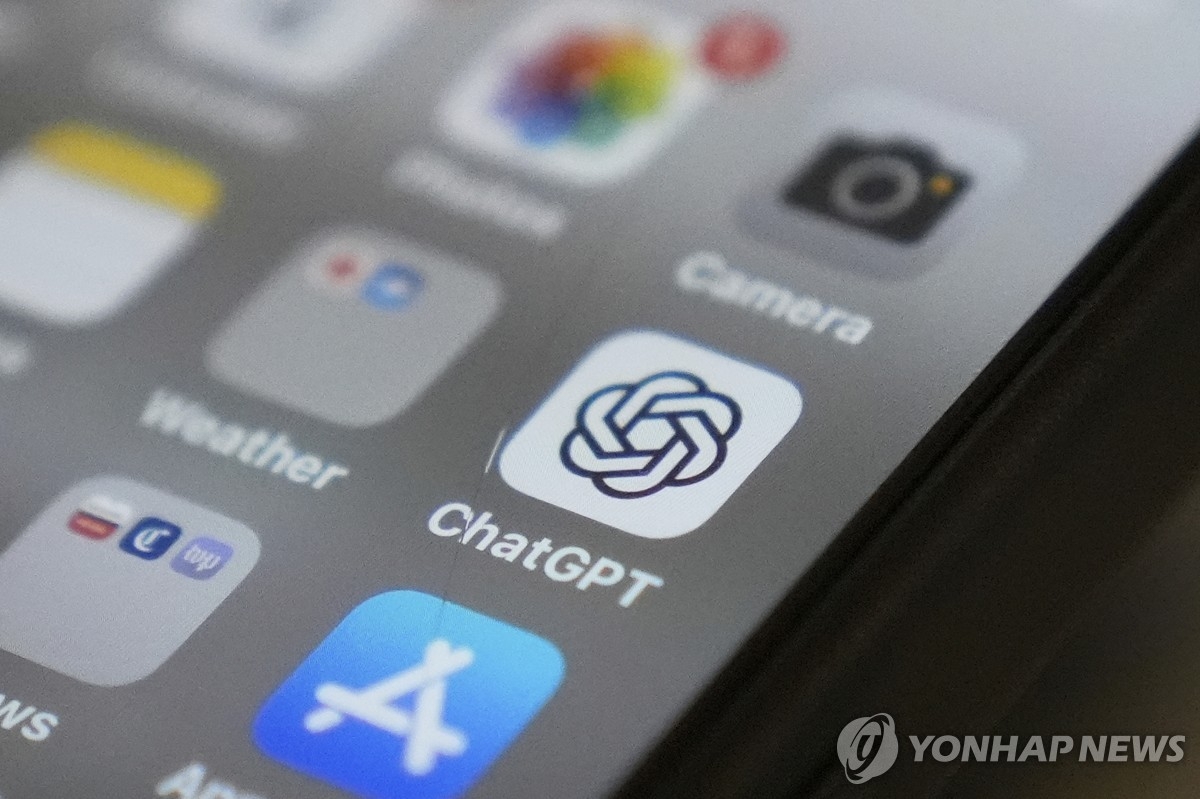 챗GPT, 국내 월간 이용자 2천만 돌파…AI 대중화 가속