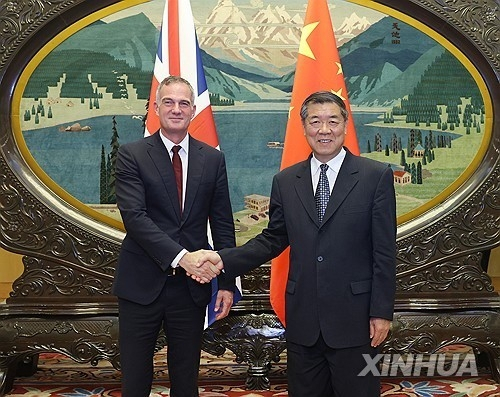  영국·중국, 6년 만에 무역 회의 재개…경색된 관계 풀릴까