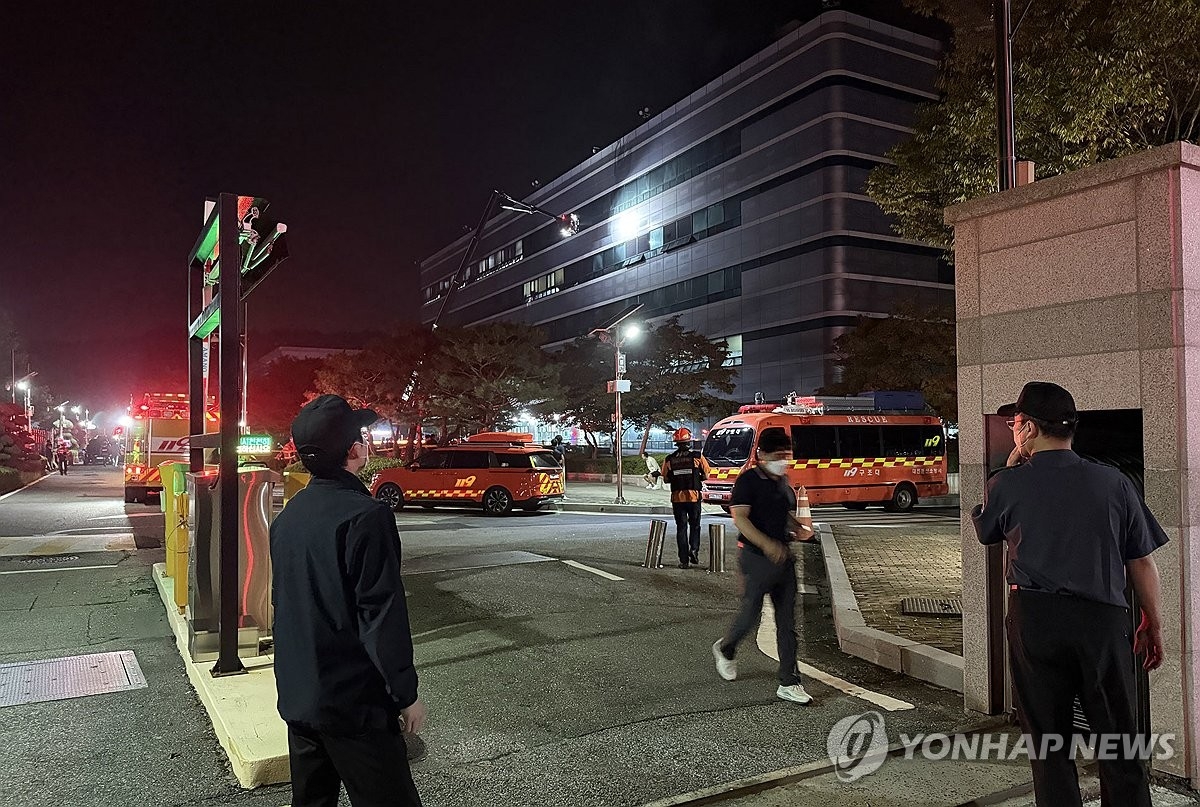 정부 핵심 서버 화재에 '심각' 경보…행정 서비스 대혼란