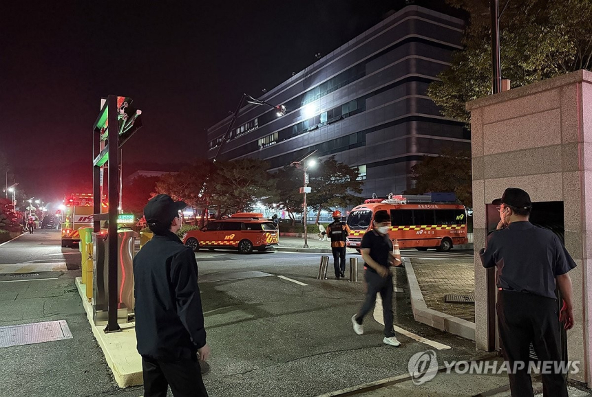  정부 핵심 서버 화재에 '심각' 경보…행정 서비스 대혼란