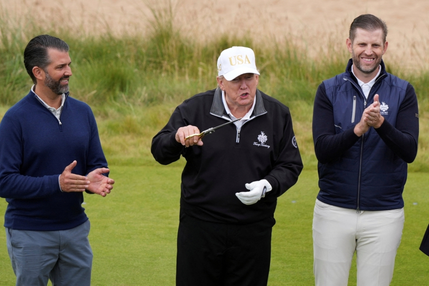  트럼프 아들들 참여한 '아메리칸 비트코인', 나스닥 상장 첫날 주가 2배 급등