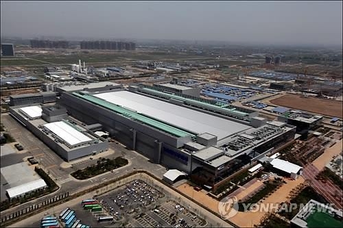 美, 삼성·SK 중국 반도체 공장 수출허가 철회…희토류 협상용 카드?