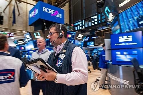  기술주 실적에 쏠린 눈…뉴욕증시, 애플 4조 달러 돌파 기대감에 혼조세 / 연합뉴스 