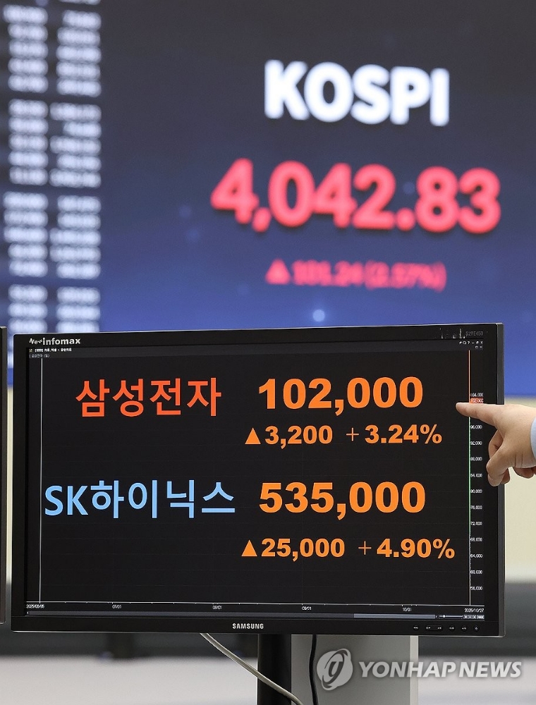 SK하이닉스, 분기 영업익 11조 돌파에 7% 급등…반도체株 동반 랠리