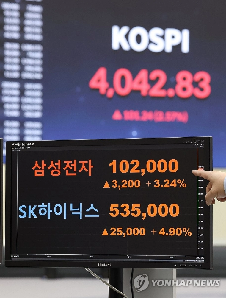 SK하이닉스, 분기 영업익 11조 돌파에 7% 급등…반도체株 동반 랠리