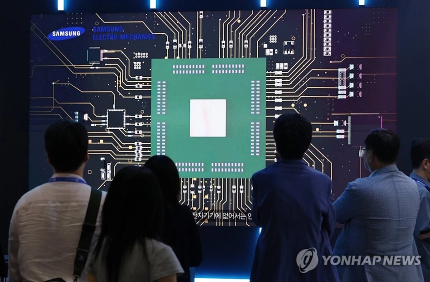 삼성, HBM4 12단 첫 공개…AI 반도체 패권 재도전