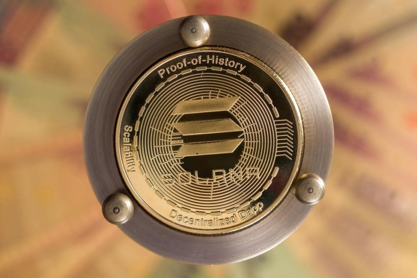 솔라나 현물 ETF 첫날 6945만 달러 유입…알트코인 ETF 시대 본격 개막