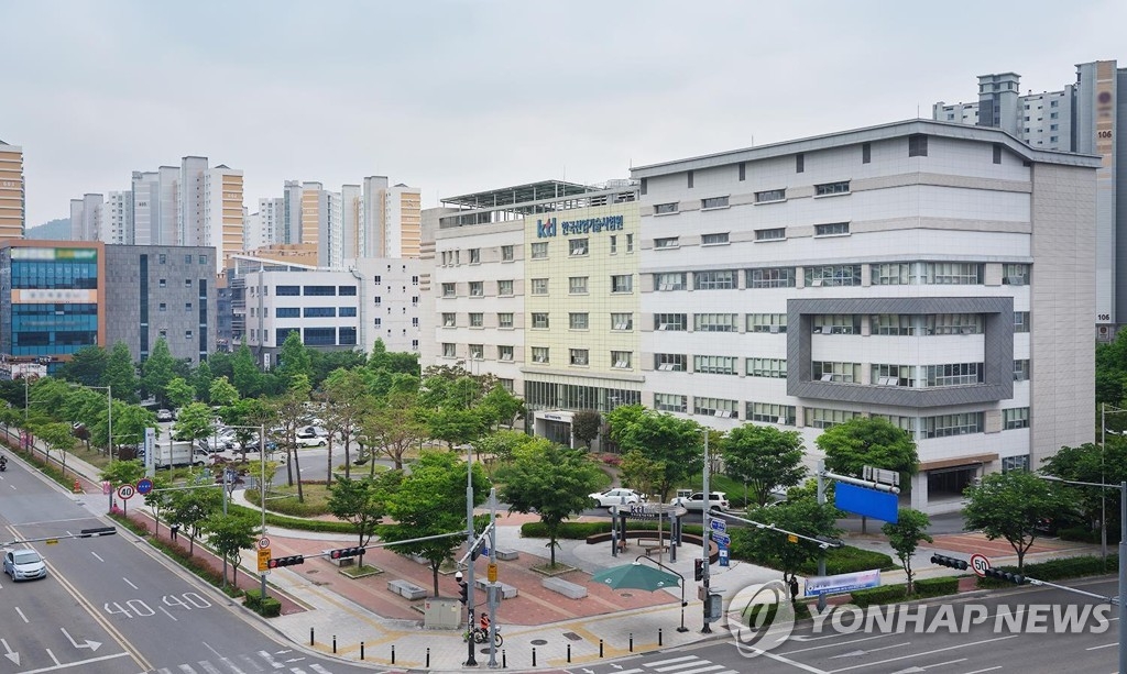 한국산업기술시험원, 로봇 인증 인프라 대거 확충… 글로벌 시장 정조준