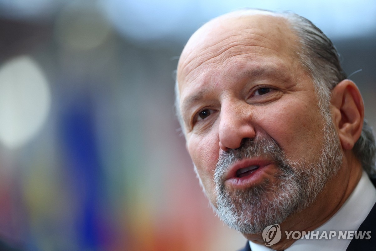 트럼프, 엔비디아 GPU 대중 수출 최종 결정자로 부상…기술 패권 판가름 날까