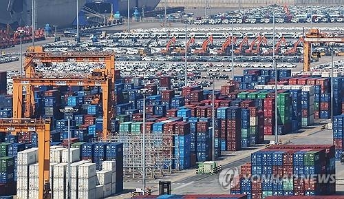 반도체가 살렸다…10월 수출, 관세 악재 뚫고 역대 최고 기록