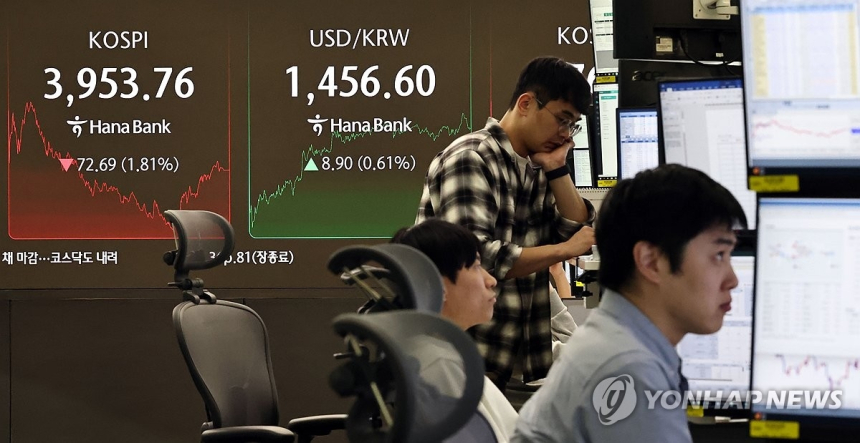 코스피, AI 주가 급락 쇼크에 1.8% 하락…3,900선 무너졌다