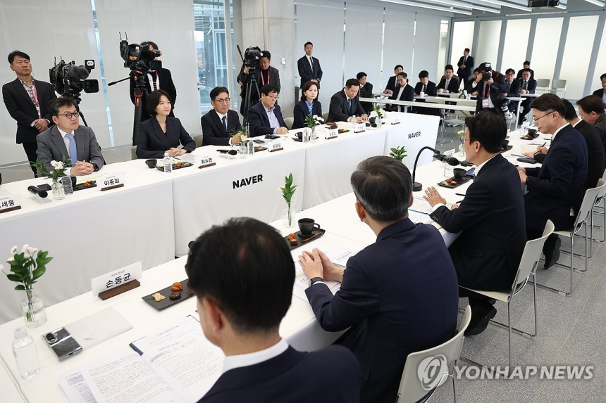  AI 인프라는 '전기'에서 막혔다…데이터센터 규제 완화에도 현실은 제자리