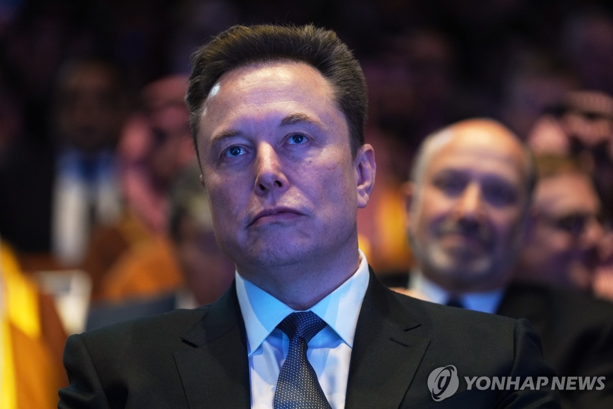 일론 머스크의 엑스, 매출 늘어도 8,500억 손실…흑자 전환은 아직