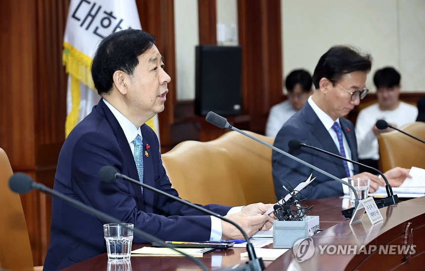  정부, 반도체 등 첨단기업에 지주사 규제 완화 추진…자금 조달 숨통 트이나