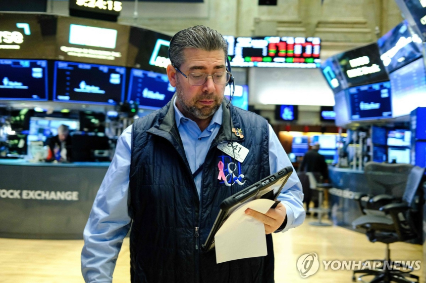  뉴욕증시, 고용·소비 지표 부진에 하락 출발…페이팔·포드 상승 주목