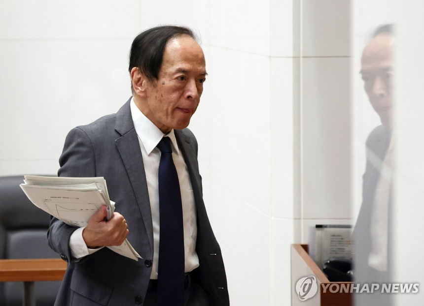  일본은행, 기준금리 0.75%로 인상… 아베노믹스에 사실상 종지부