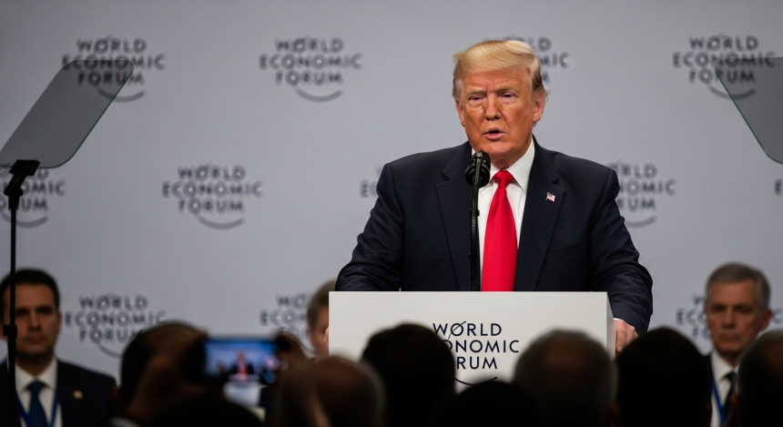  트럼프, 무력 개입 철회에 비트코인($BTC) 단기 반등…시장 불안은 여전