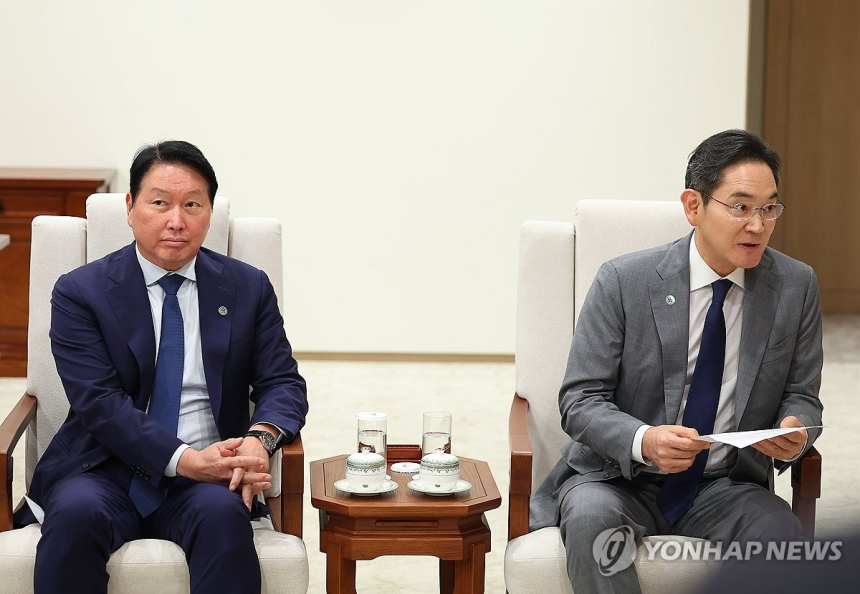 한신평 '2026 산업 전망'…반도체는 웃고, 건설·화학은 울었다