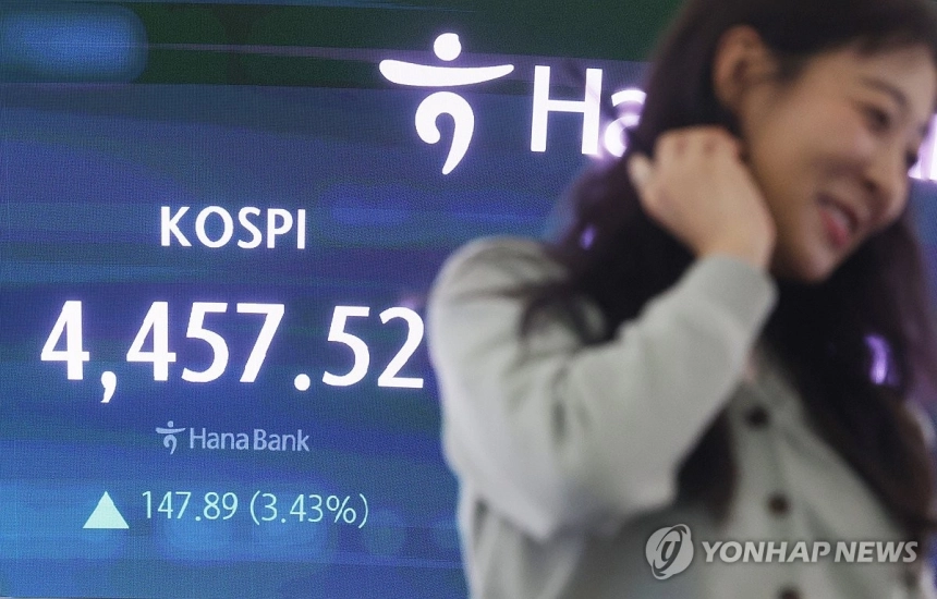 코스피 첫 4,400선 돌파…삼성전자·SK하이닉스 쌍끌이 랠리