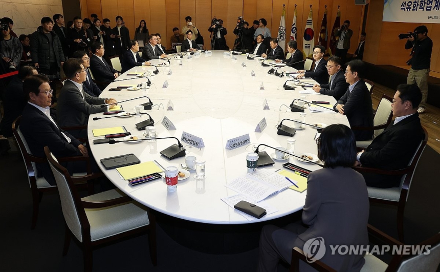  여수산단 구조조정 '제자리걸음'…금융지원도 발 묶였다 / 연합뉴스 