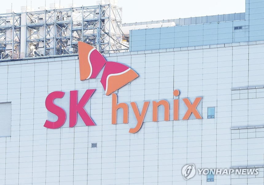  SK하이닉스, 주가 100만 원 돌파…미국 상장 기대감 반영
