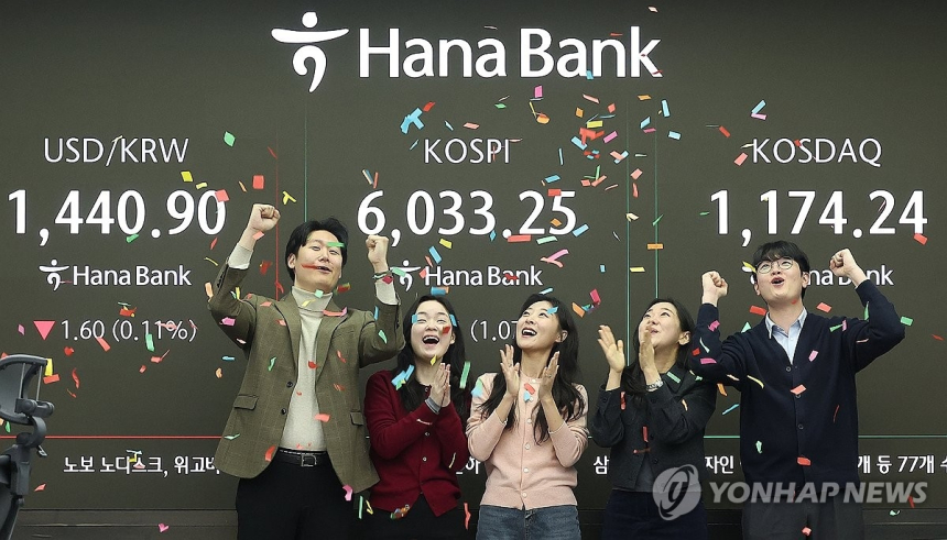  코스피, 장중 6,000선 돌파... 개인 투자자 주도 상승