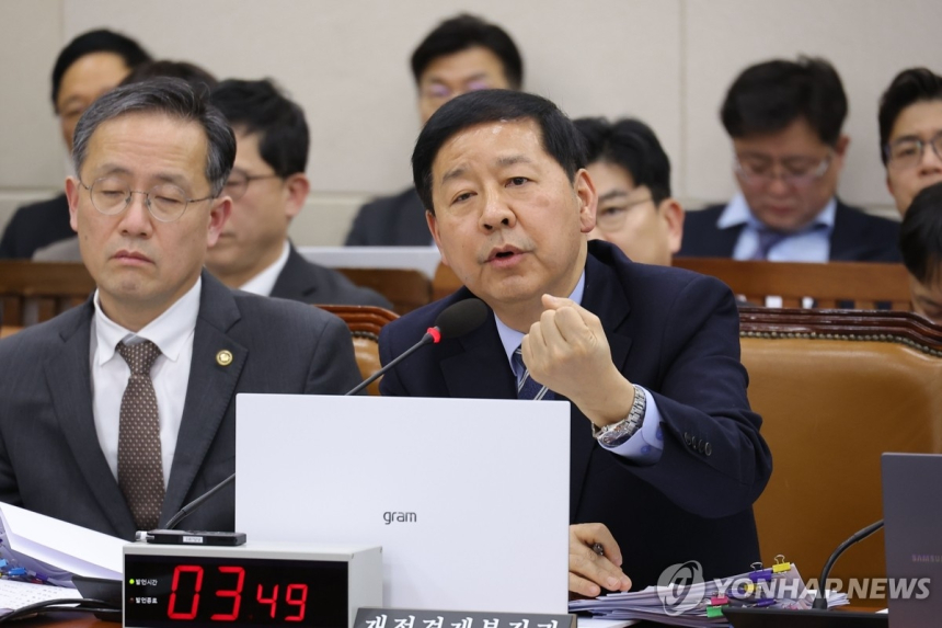  구윤철 부총리, 부동산 과도한 레버리지 사용 관리 필요성 강조