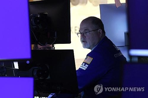AI 위협에 폭락한 뉴욕증시, 트럼프 관세 불안 가중