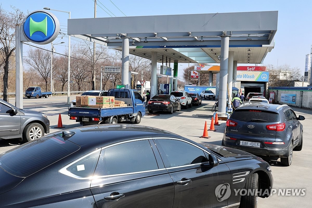 석유 최고가격제, 기름값 하락 가속화…휘발유·경유 격차 축소