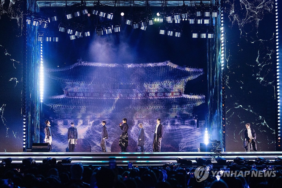 하이브, 주가 급락 속 실적 호전 기대감 높아… BTS 월드투어로 반전 노리나