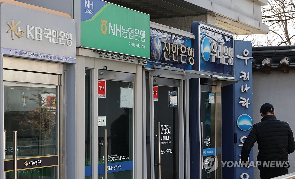 한국 시중은행 건전성 급락, 대출 포트폴리오 부실화 경고