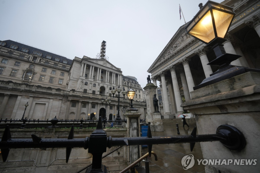  잉글랜드은행, 국제 불안 속 기준금리 3.75% 동결 결정
