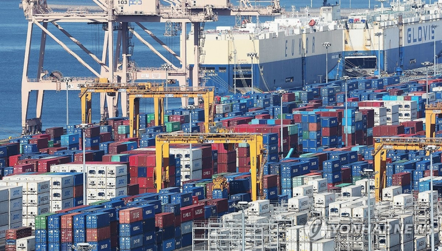  반도체 생산 감소, 산업 전반에 영향… 소비는 두 달째 증가