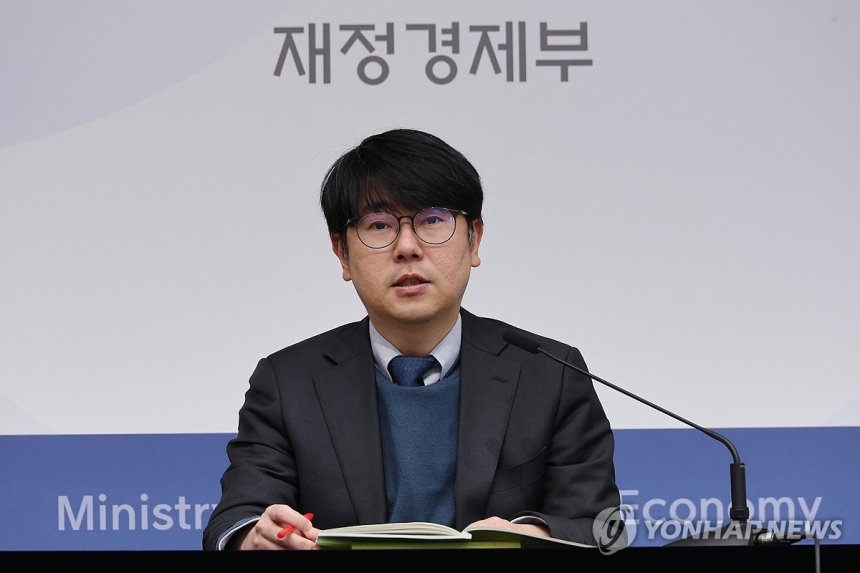  중동 불안으로 경기 회복에 찬물? 정부, 유가 상승 경고