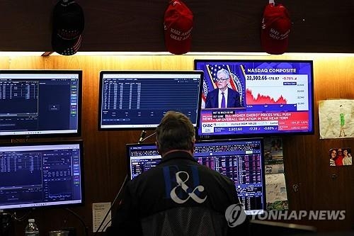 뉴욕증시 하락: 국제 유가 급등과 금리 동결의 역풍