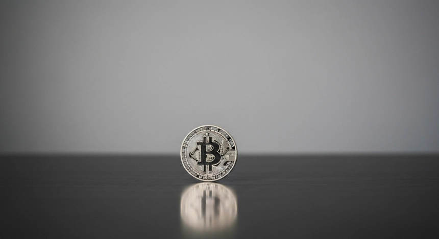 ‘지루한 XRP’ 평가 속…월봉에선 상승 삼각형 돌파 구조 유효