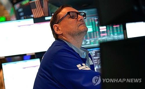 블랙스톤, 사모대출 시장 불안 속 38억 달러 환매 조치... 월가 뒤흔든 경고