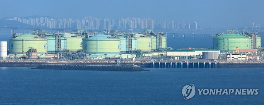  카타르 LNG 시설 공격, 한국 등 장기 공급 계약 차질 우려