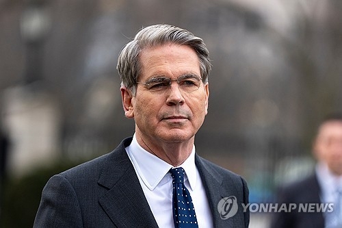 미국, 이란 사태로 유가 급등...러시아산 원유 제재 완화 검토