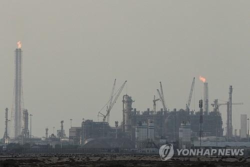  미·이스라엘 작전 여파, 국제유가 배럴당 82달러 돌파...에너지 시장 불안 가속