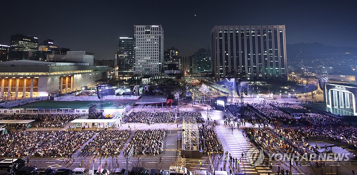 [칼럼] BTS노믹스의 역설 — 광화문은 원화를 팔지 못했다
