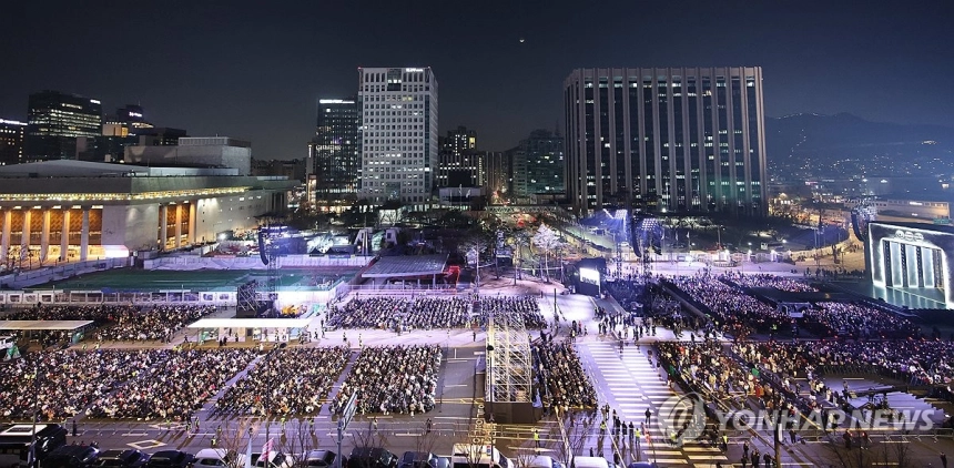 [칼럼] BTS노믹스의 역설 — 광화문은 원화를 팔지 못했다