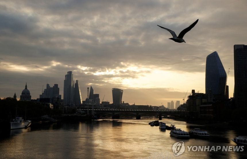  중동 전쟁 여파로 유가 급등, 영국 금융시장 불안 고조