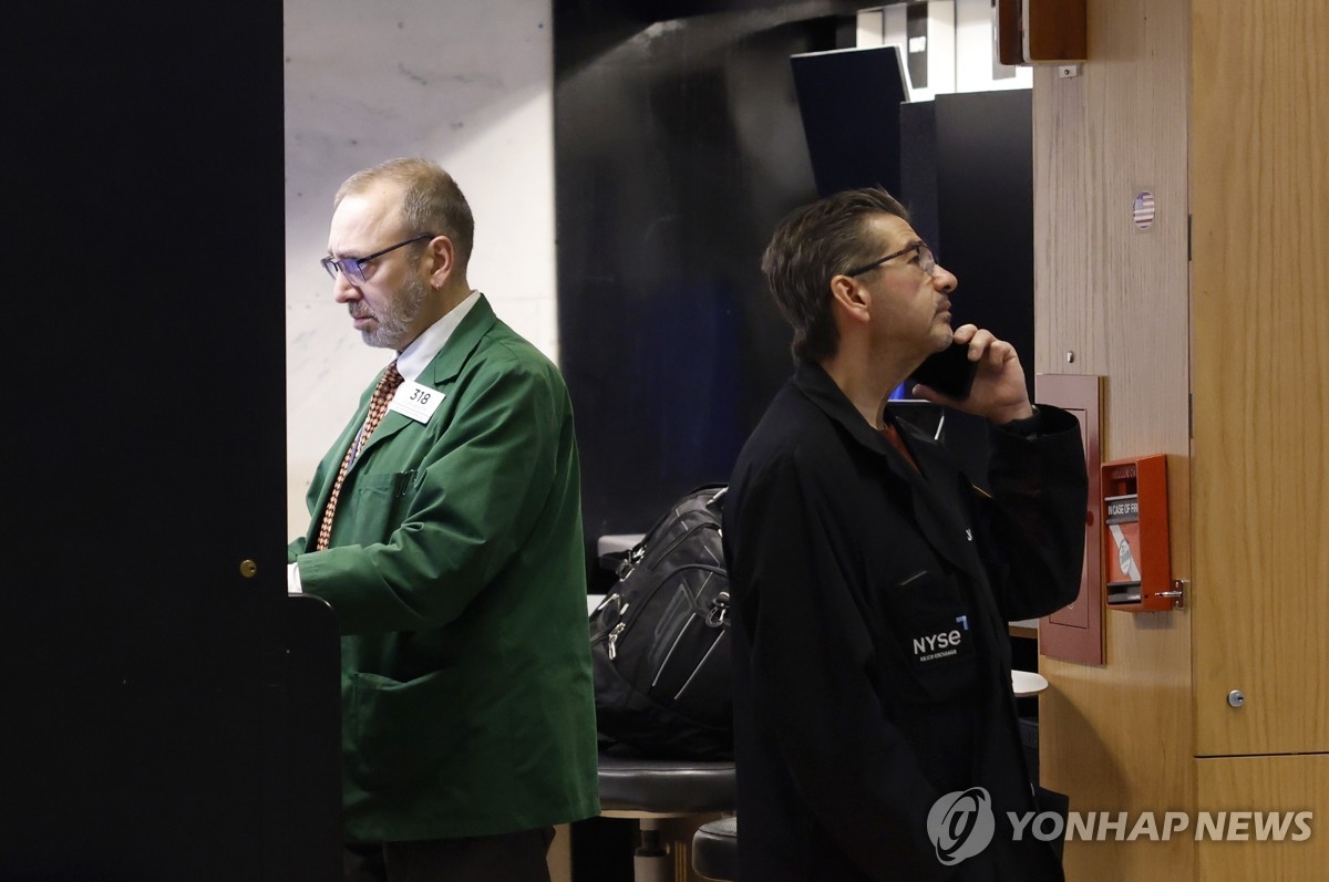 미국-이란 전면전, 유가 급등으로 글로벌 증시 폭락